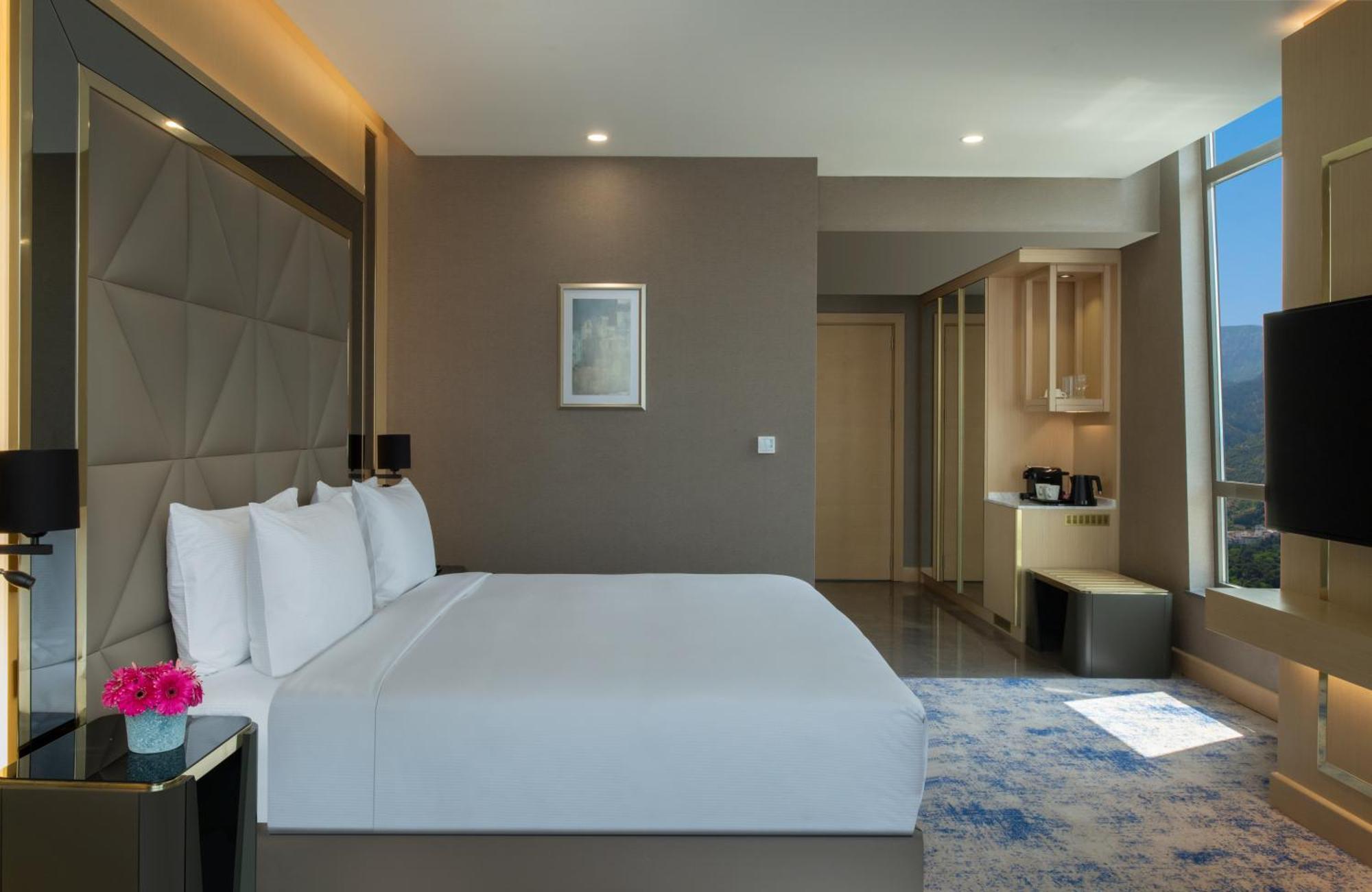 Doubletree By Hilton Manisa Hotell Eksteriør bilde