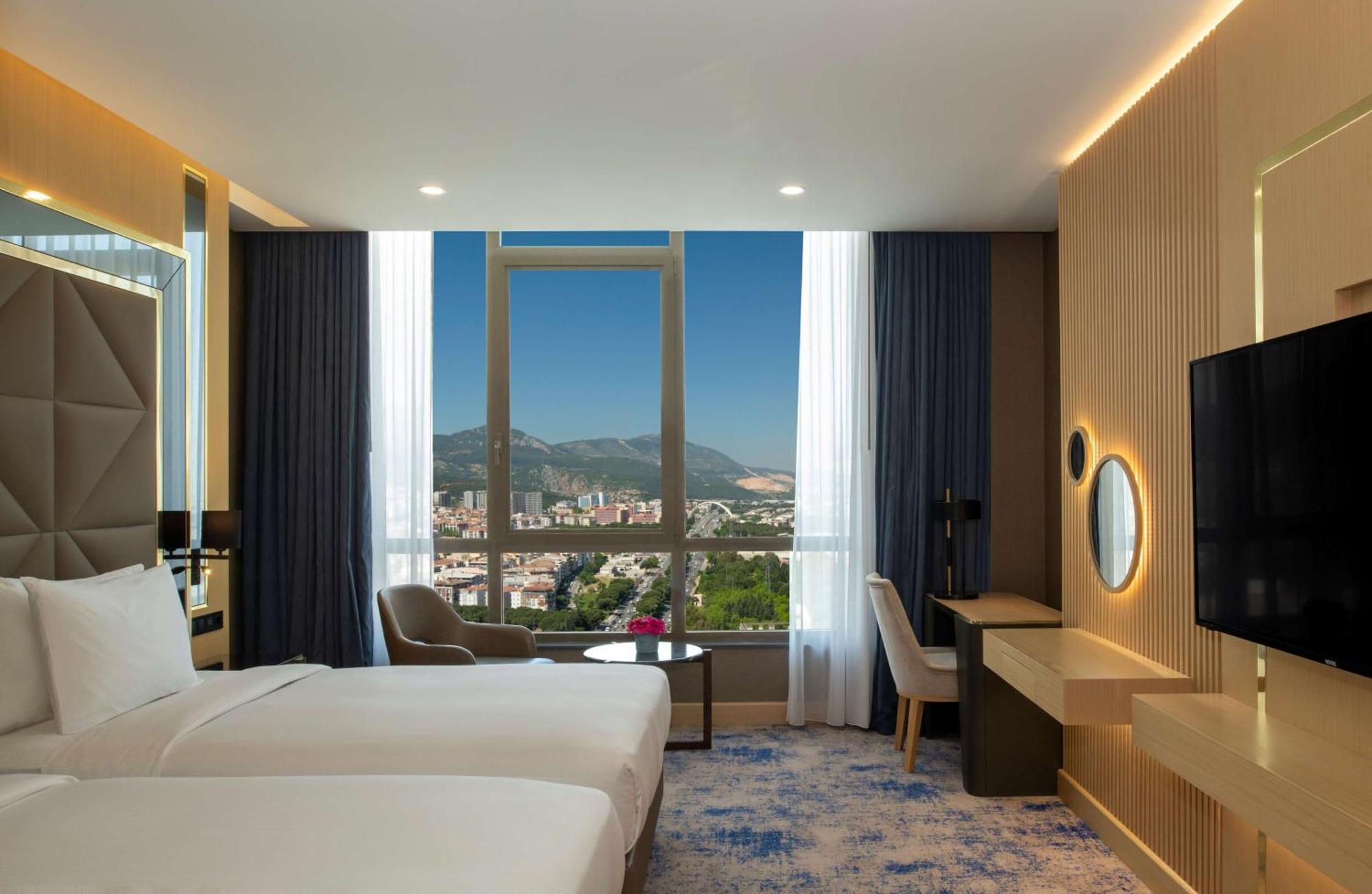 Doubletree By Hilton Manisa Hotell Eksteriør bilde