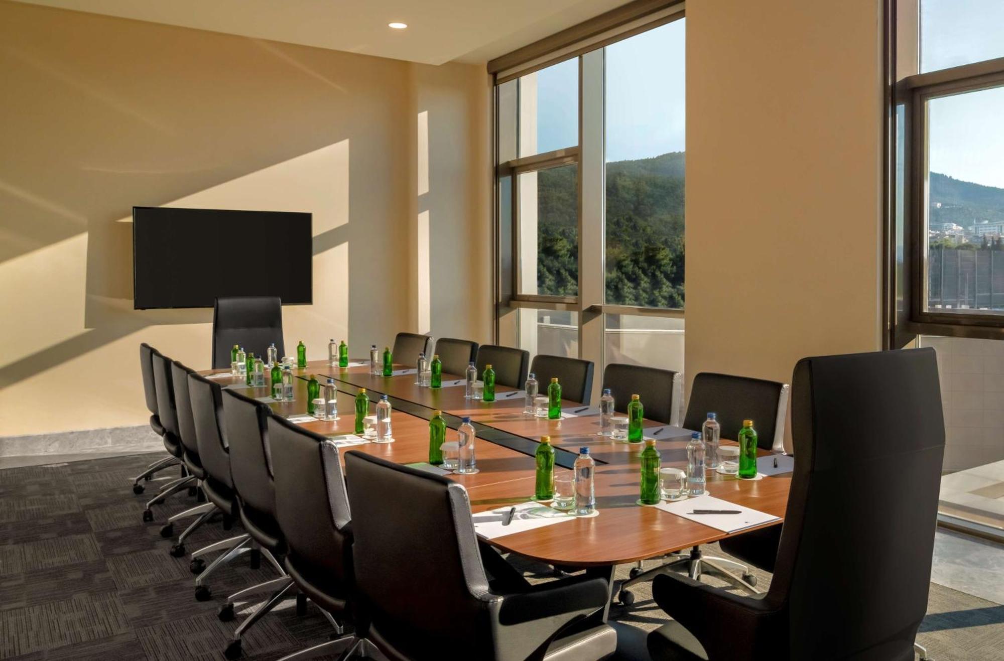 Doubletree By Hilton Manisa Hotell Eksteriør bilde