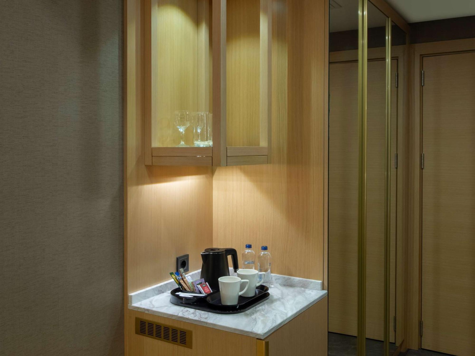 Doubletree By Hilton Manisa Hotell Eksteriør bilde