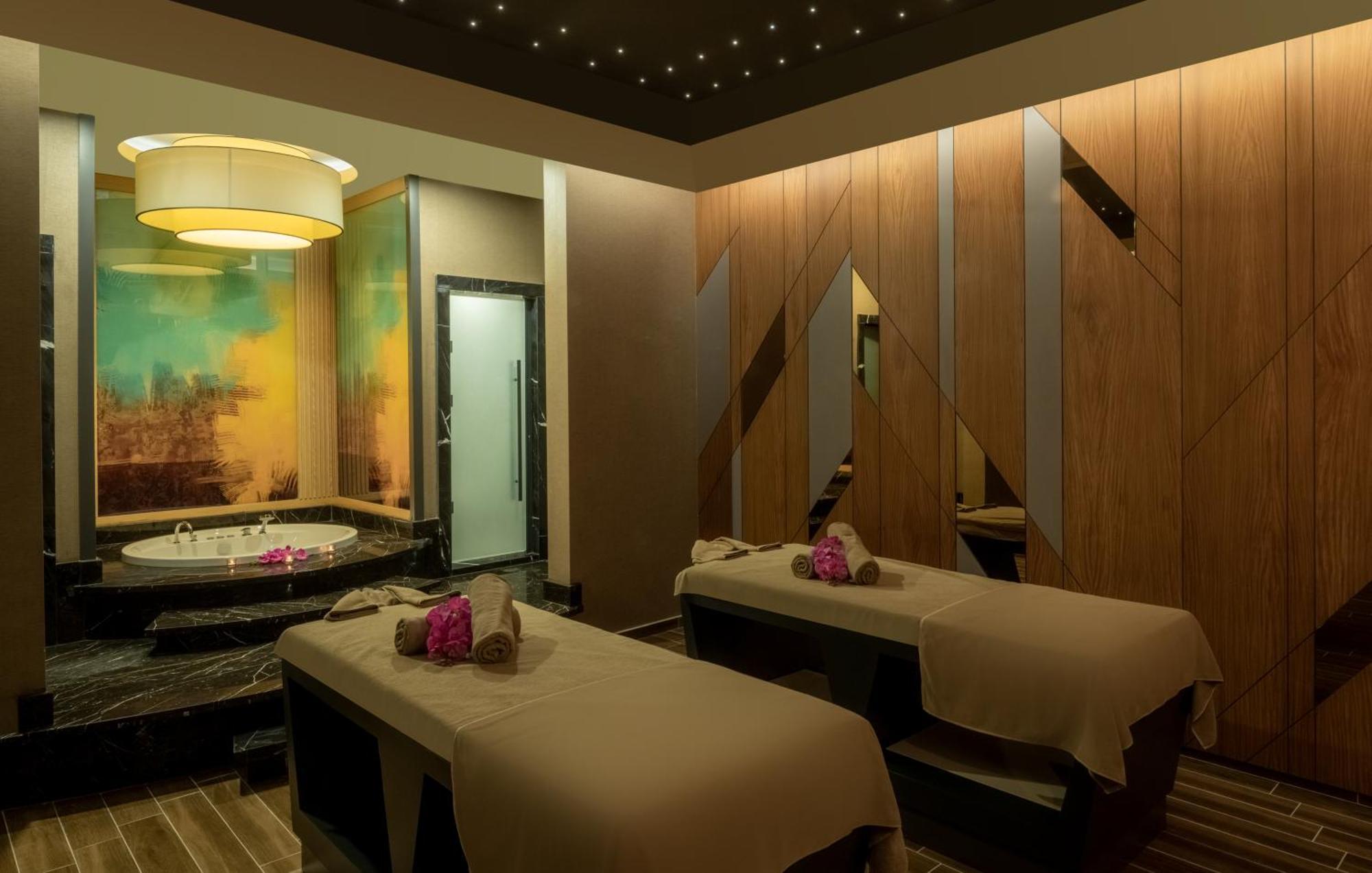 Doubletree By Hilton Manisa Hotell Eksteriør bilde