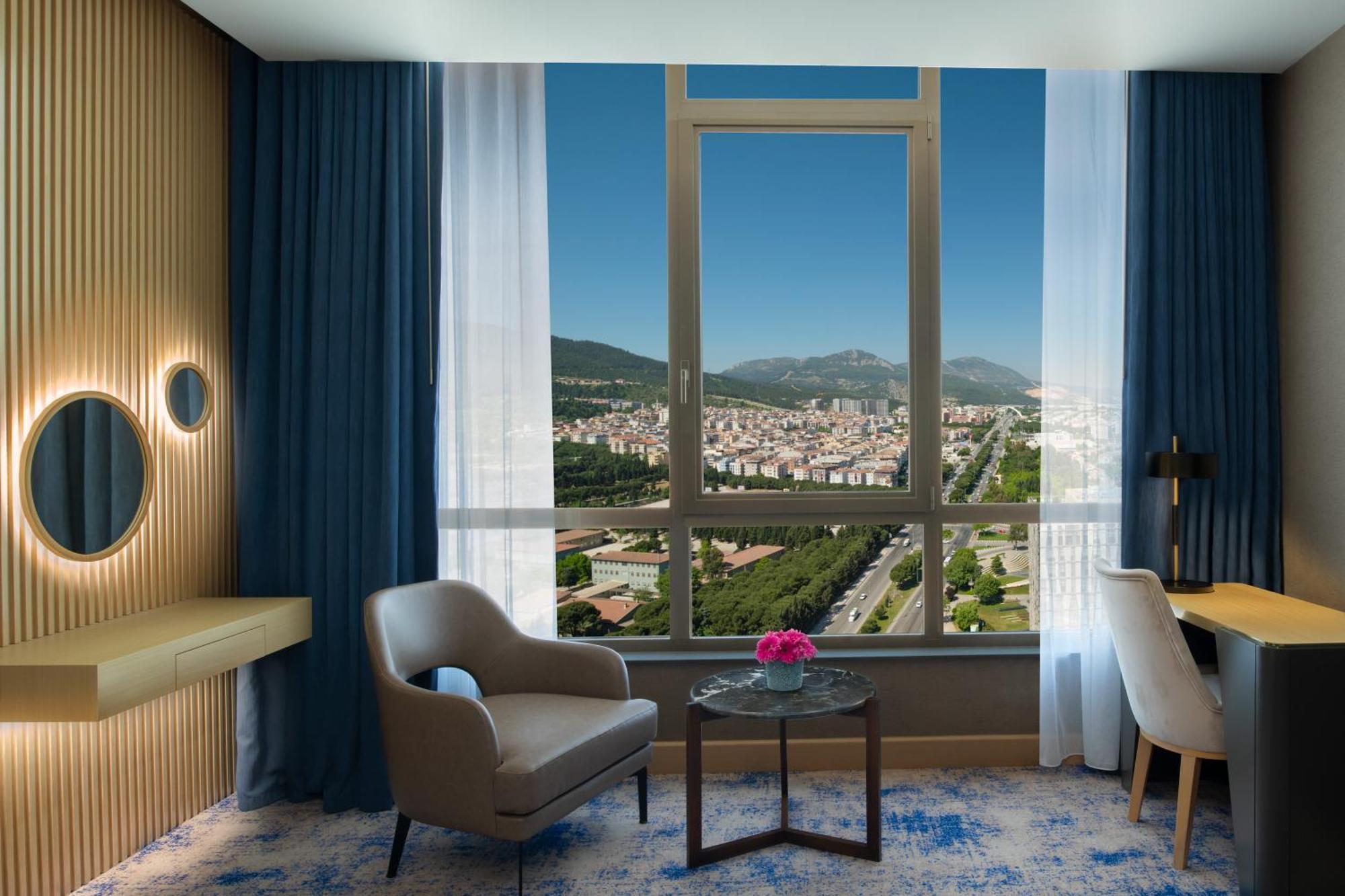 Doubletree By Hilton Manisa Hotell Eksteriør bilde